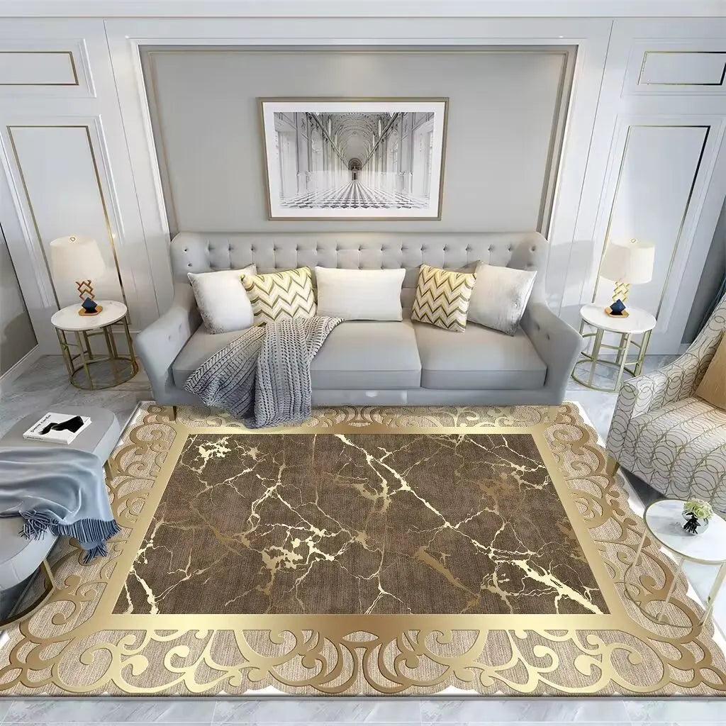 Une salle de séjour élégante avec un canapé gris capitonné, des tables basses et un tapis décoratif à motifs dorés sur fond marron, avec une œuvre encadrée au mur.