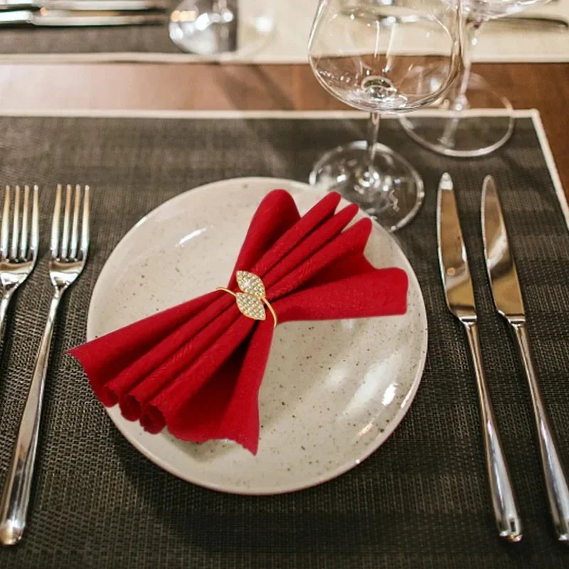 Décoration de table avec ronds de serviette feuilles pour mariage