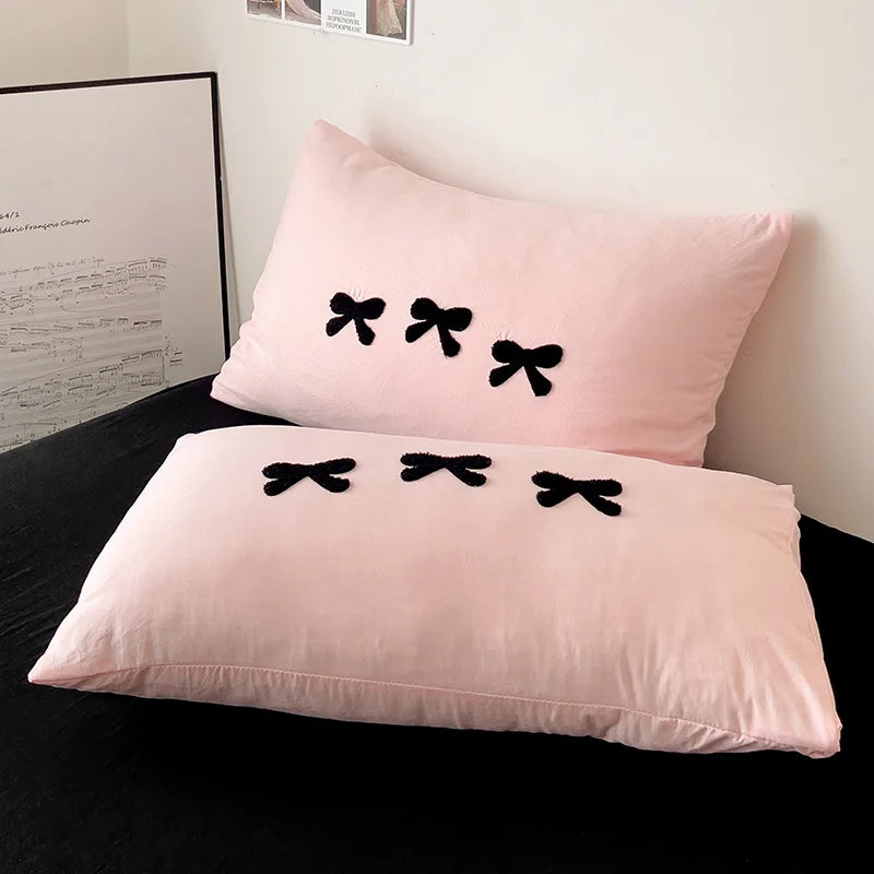 Literie noire broderie nœud vue d'ensemble