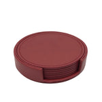 Ensemble de sous-verres ronds en cuir rouge.