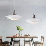 Lampe de chevet suspendue LED blanche design UFO dans un salon moderne