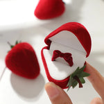 Boîte à bijoux fraise noire vue de dessus
