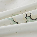Motif abstrait de formes géométriques noires et vertes sur un fond clair avec des points de couleur.