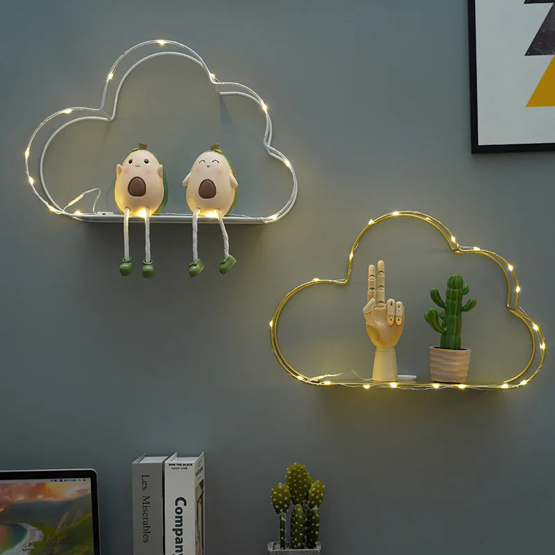 Étagère nuage fixée au mur avec rangement d'ornements