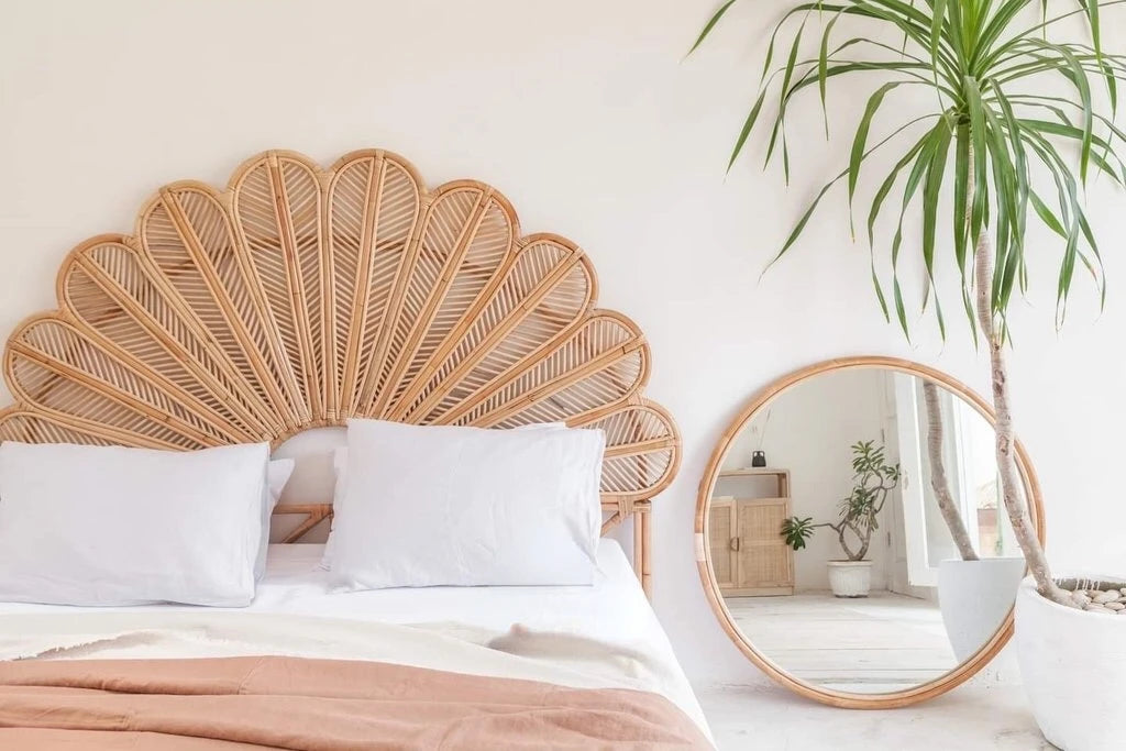 Détail du tissage en rotin de la tête de lit double