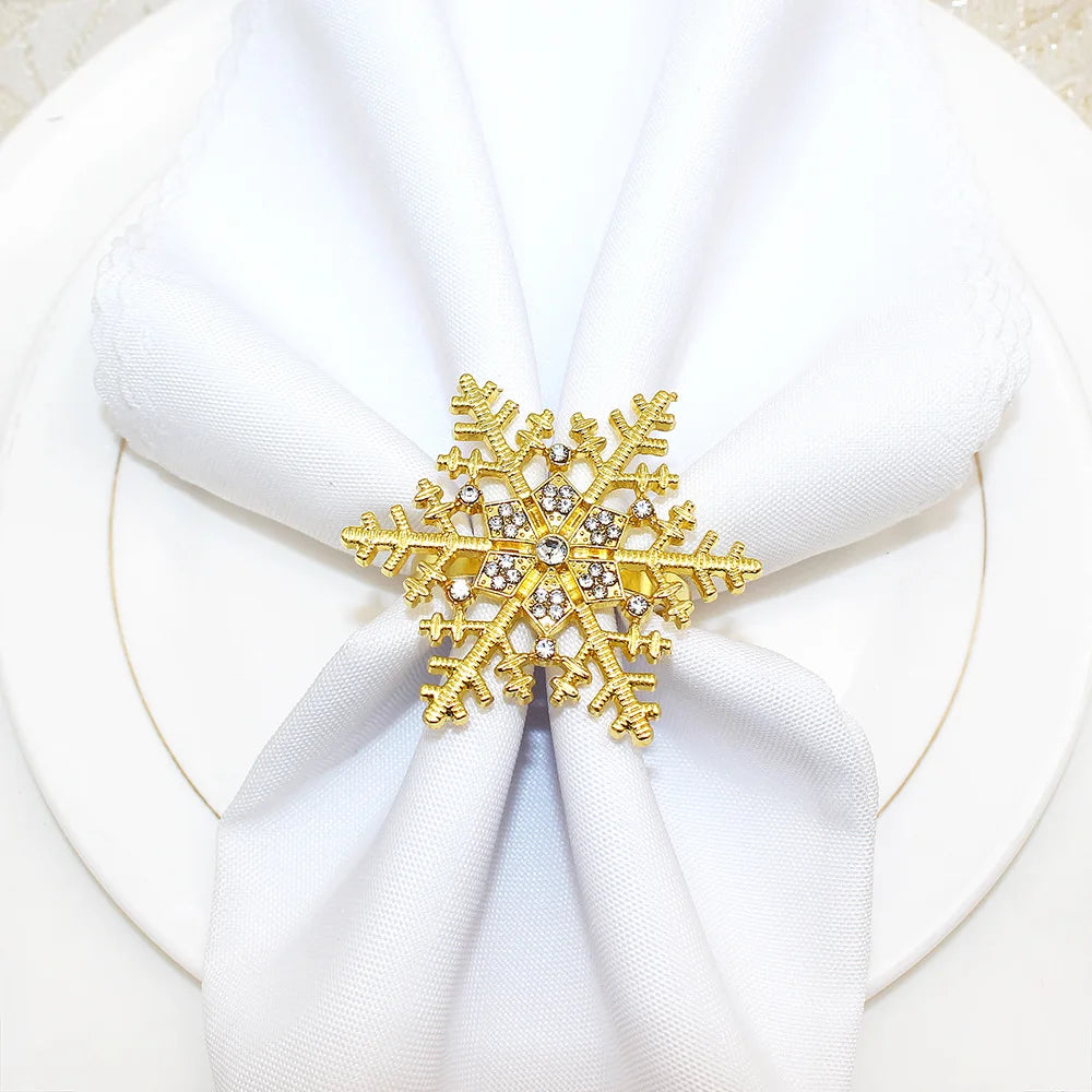 Décoration de table avec ronds de serviette dorés pour fêtes de fin d'année