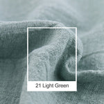 Gros plan sur un tissu vert clair aux textures douces et floues, avec un message indiquant la nuance "21 Light Green".