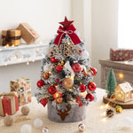 Sapin de Noël gris clair 45cm décoré sur table de chevet