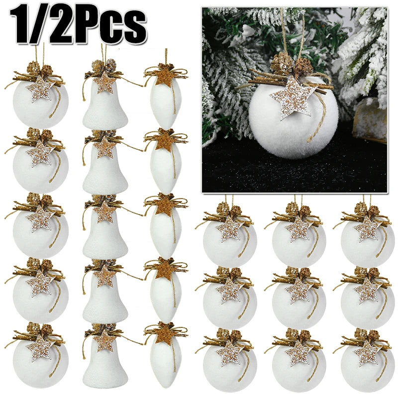 Boule de Noël flocon de neige blanche sur sapin