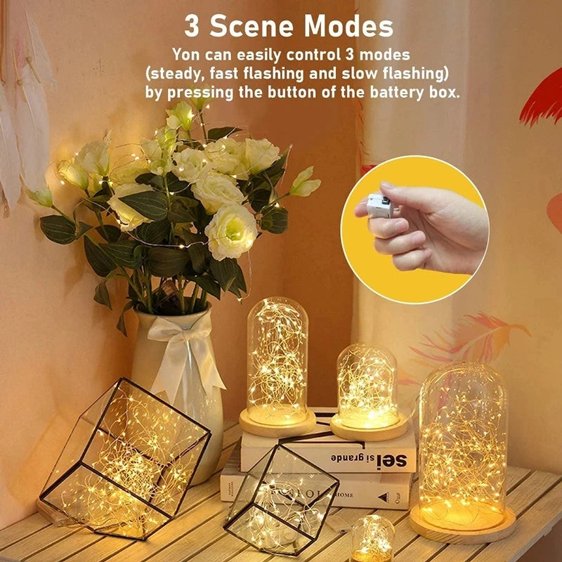 Guirlande lumineuse LED multicolore dans un jardin
