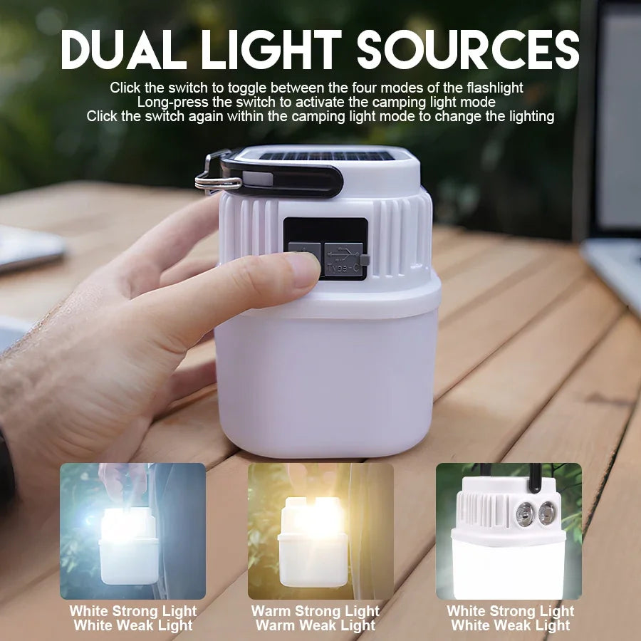 Lampe rechargeable USB posée sur une table de camping