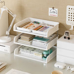 Organisateur de bureau couleur blanche dans un environnement de travail épuré