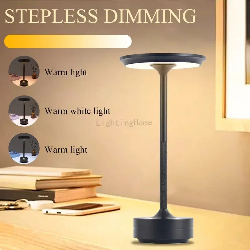 Lampe tactile rechargeable éclairant un coin salon moderne