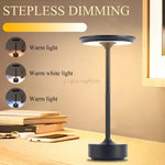 Lampe tactile rechargeable éclairant un coin salon moderne
