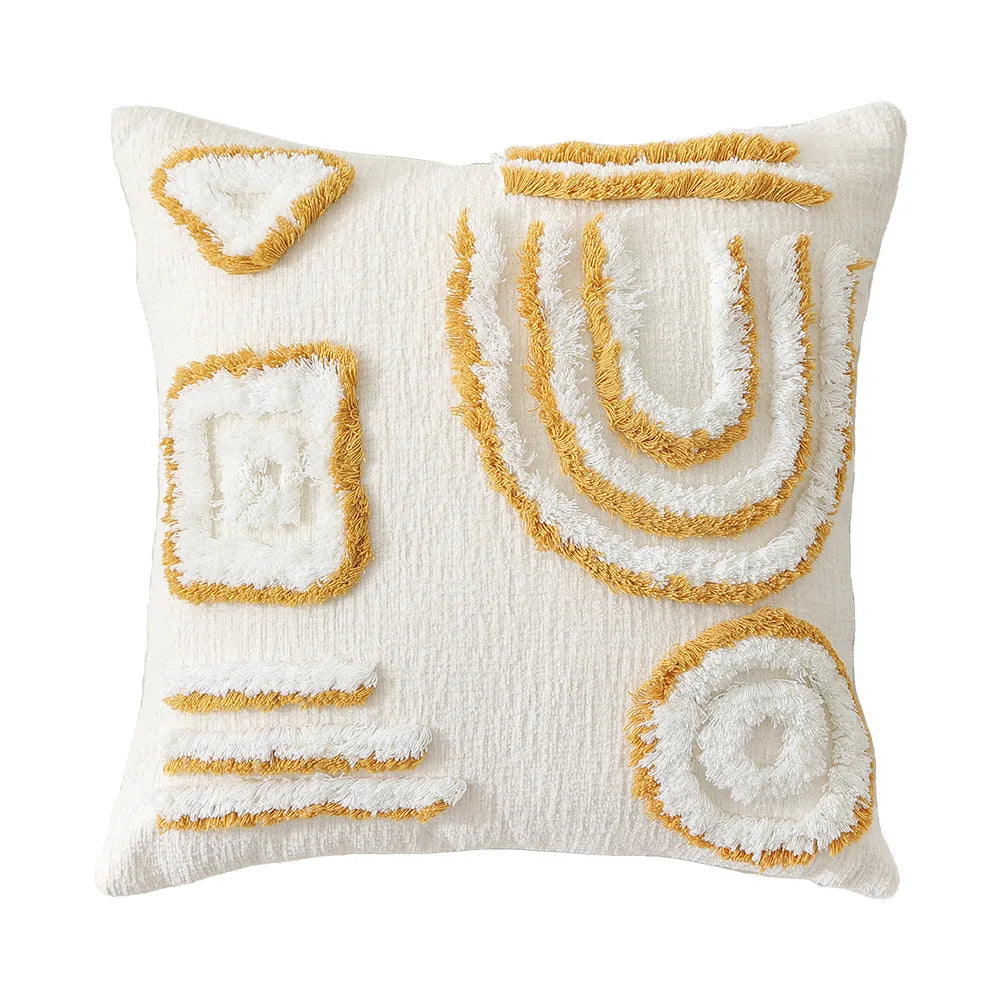 Coussin décoratif blanc et or avec motifs géométriques texturés, offrant une touche élégante et moderne à la décoration intérieure.