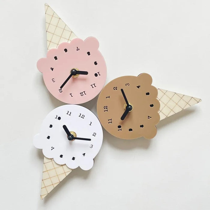 Horloge murale bois scandinave rose