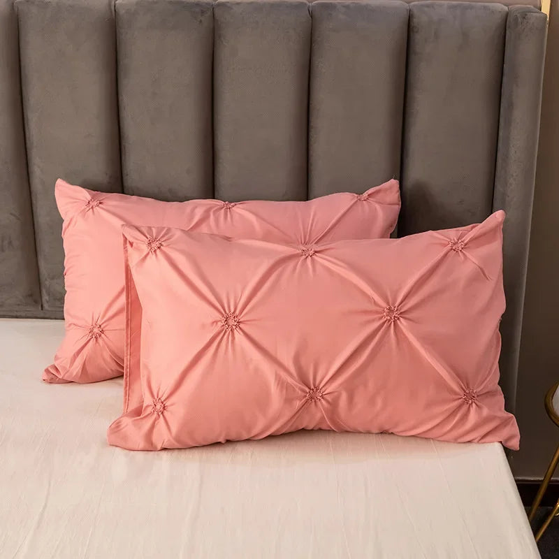 Housse de couette plissée 3D beige dans chambre élégante