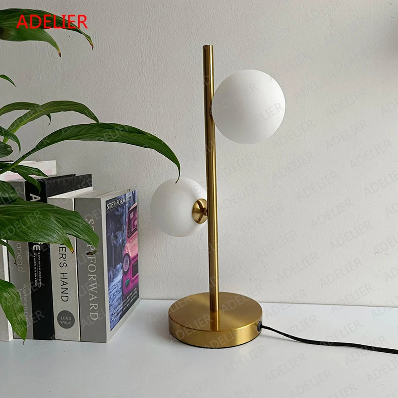 Lampe de bureau design nordique avec abat-jour blanc