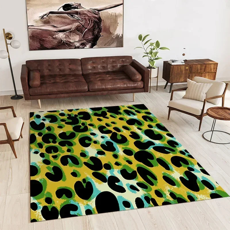 Un tapis décoratif aux motifs de léopard multicolores, qui apporte une touche de style et de vivacité à cette pièce élégante.