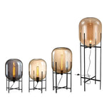 Détail de la boule de verre et du support de la lampe LED