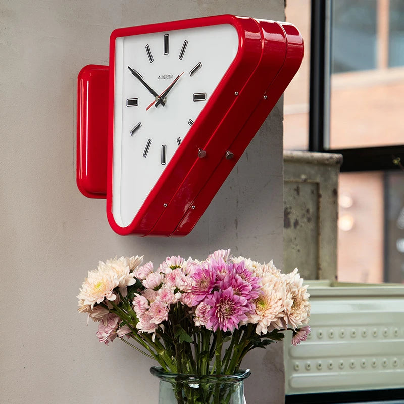 Horloge murale double face triangulaire noire design minimaliste
