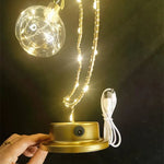Lampe de chevet utilisee comme veilleuse sur un bureau