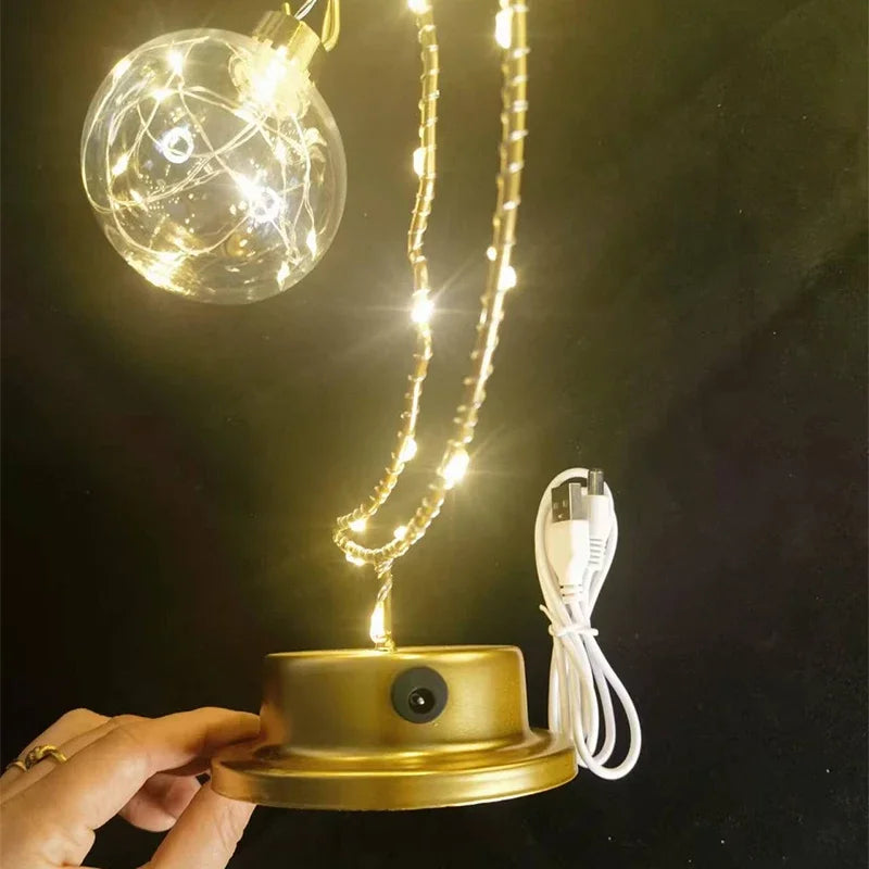 Lampe de chevet utilisee comme veilleuse sur un bureau