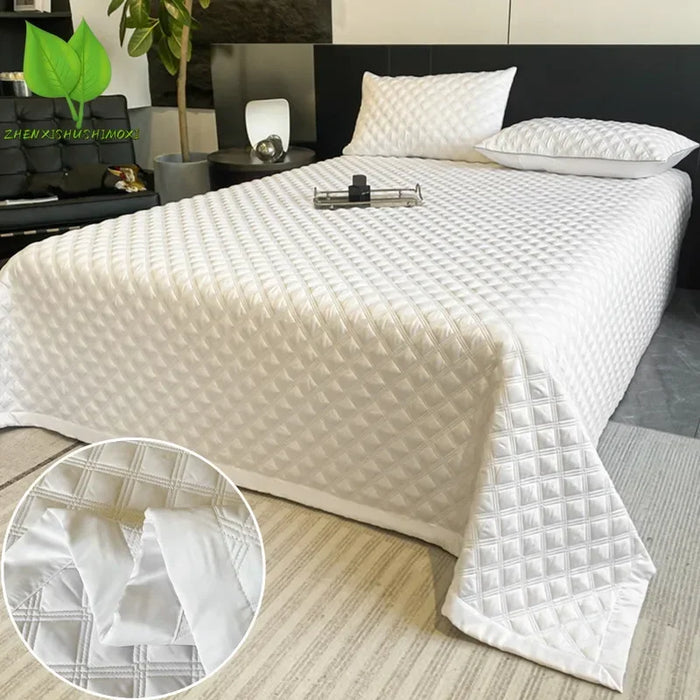 Couvre-lit matelassé blanc Queen Size sur lit moderne