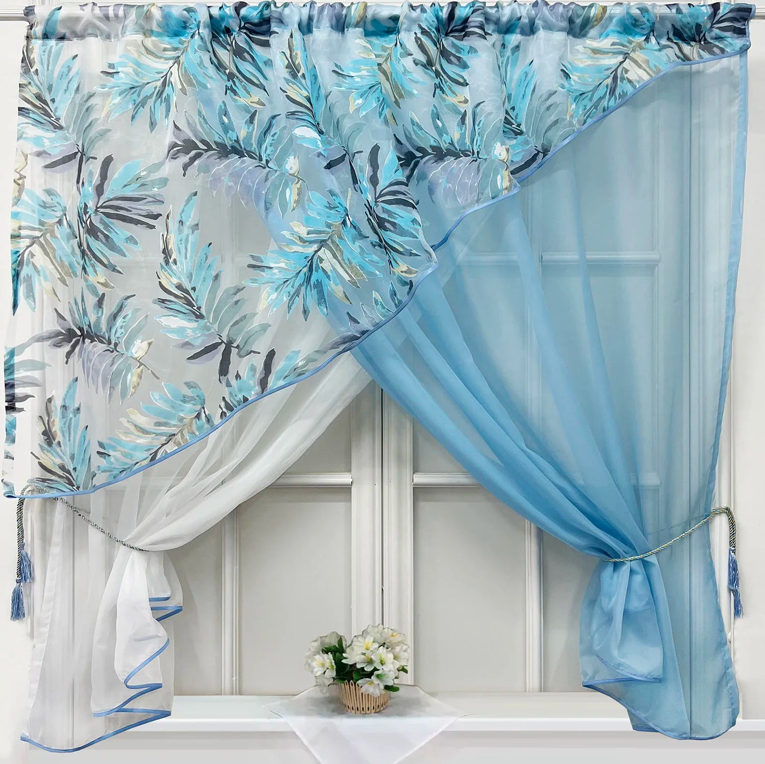 Rideau cuisine tulle bleu blanc motif feuilles