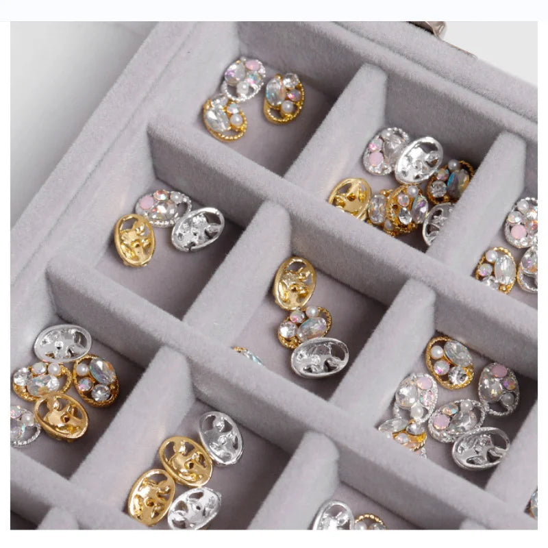 Boîte rangement bijoux en gris avec design carré