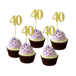 Cupcakes décorés avec toppers numérotés couleur olive
