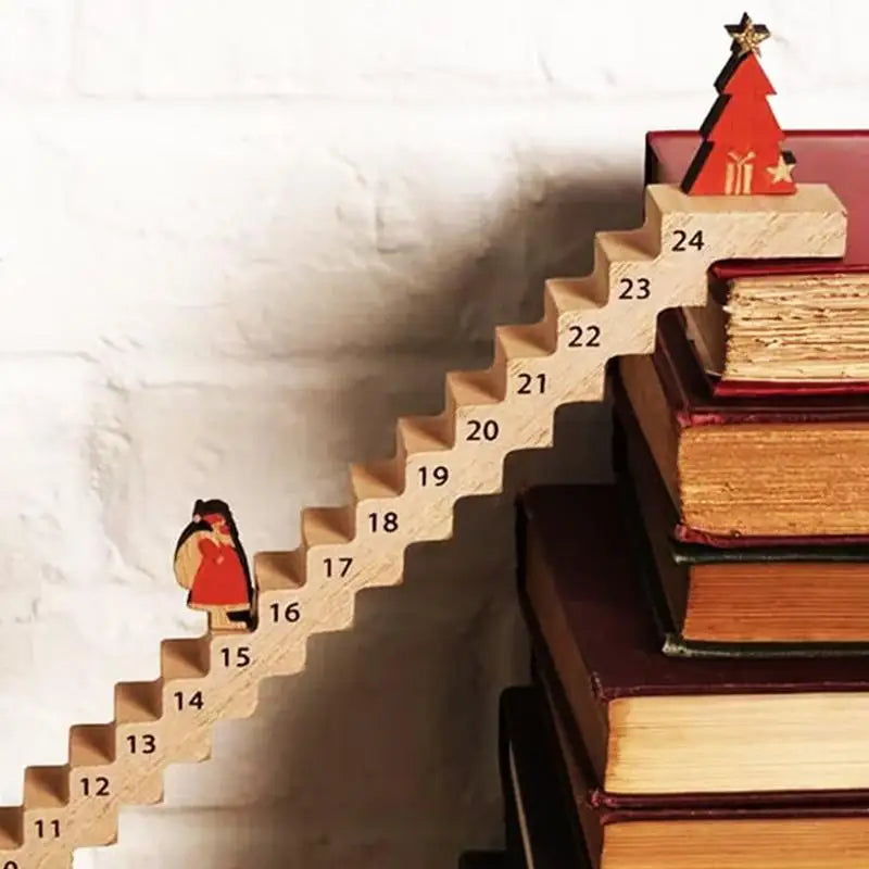 Calendrier de l'Avent Père Noël grimpant escalier en bois