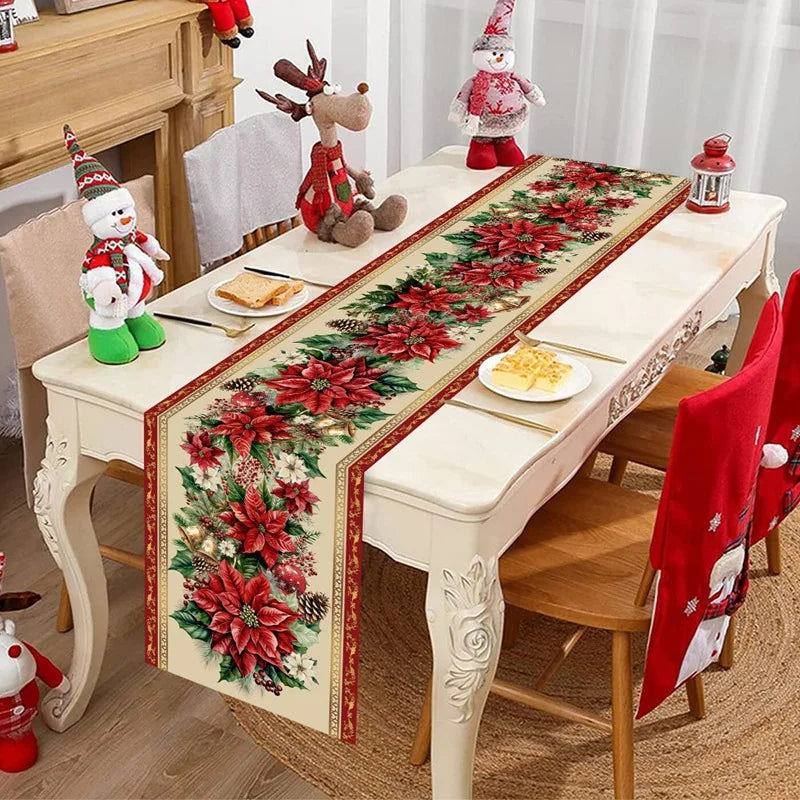 Chemin de table fleur rouge décoré de bougies et branches de sapin