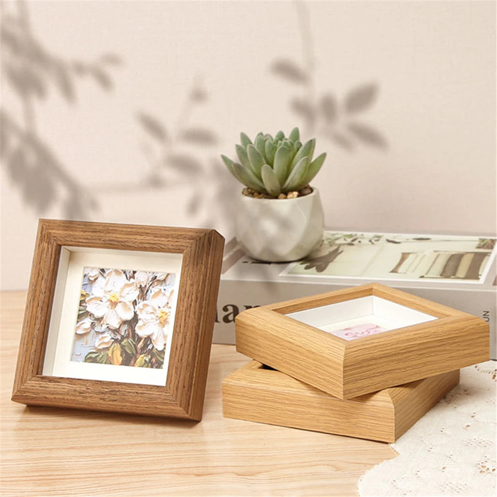Cadre photo carré moderne blanc posé sur table