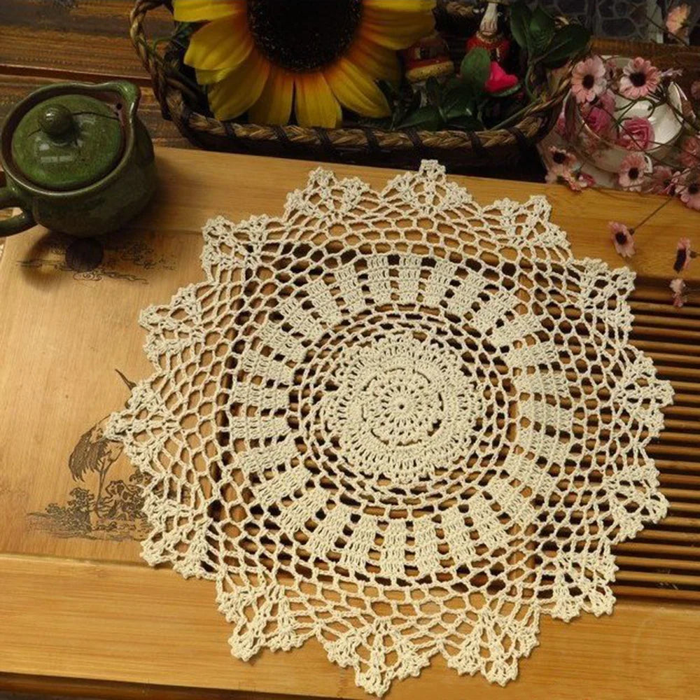 Set de napperons crochet noir et blanc pour table élégante