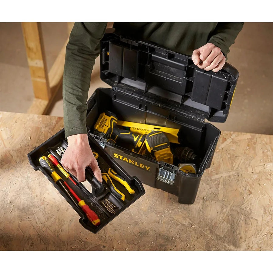 Détail loquet métallique boîte à outils jaune et noir