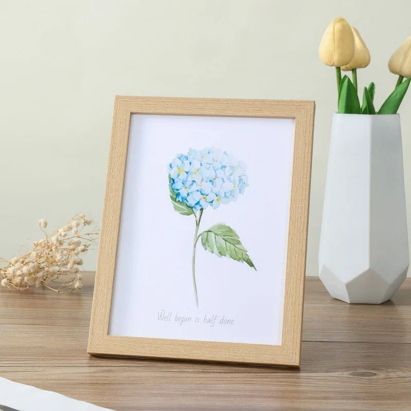 Cadre photo en bois 15x20 cm couleur violet sur mur blanc