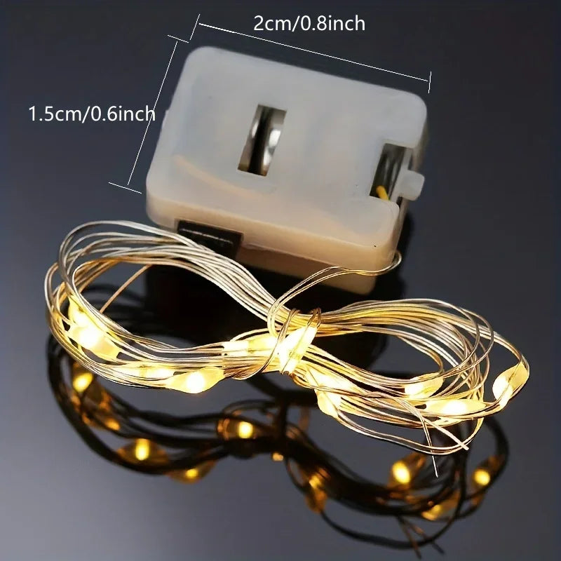 Guirlande lumineuse en cuivre décorant un intérieur avec ambiance féerique