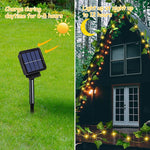 Guirlande solaire décorant une clôture de jardin avec ambiance féerique