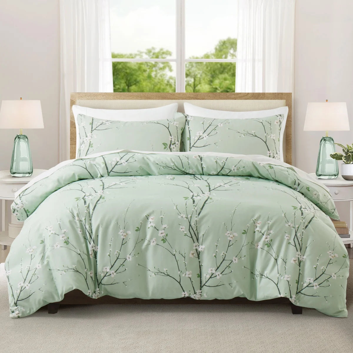 Housse de couette florale vert sauge avec motif fleur de prunier sur lit