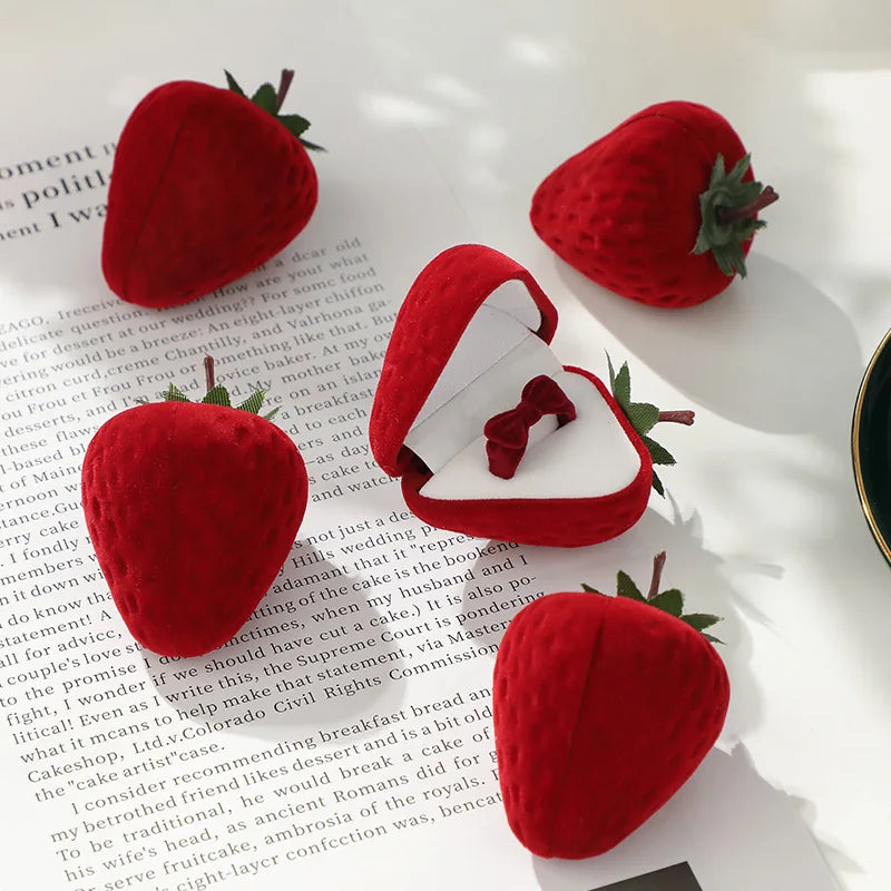 Rangement bijoux enfant forme fraise