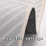 Tissu gris moelleux et doux avec des points noirs et blancs élégants.