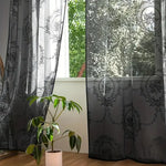 Vue rapprochée du tissu en dentelle polyester transparent noir