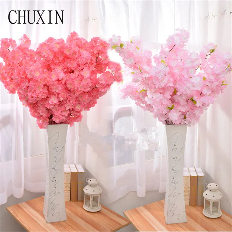Décoration mariage avec branches de cerisier roses