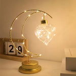 Lampe de chevet LED lune etoiles couleur or sur table de nuit