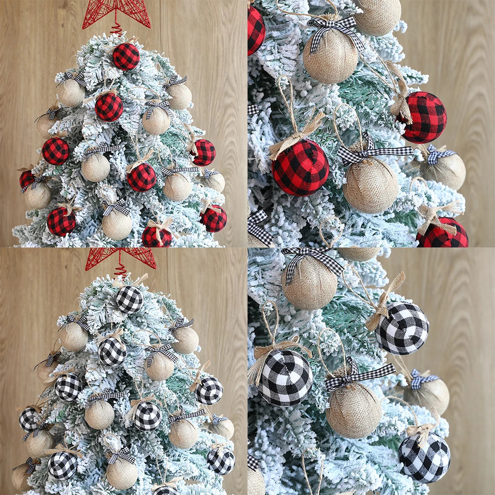 Boule de Noël en tissu tissé rouge blanc noir suspendue sur sapin
