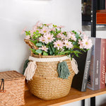 Panier de rangement en jonc de mer blanc plié pour montrer sa compacité