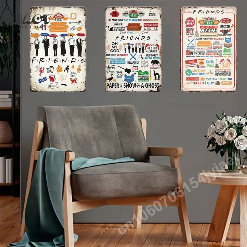 Panneau Central Perk Friends accroché dans une chambre d'amis avec décoration rétro