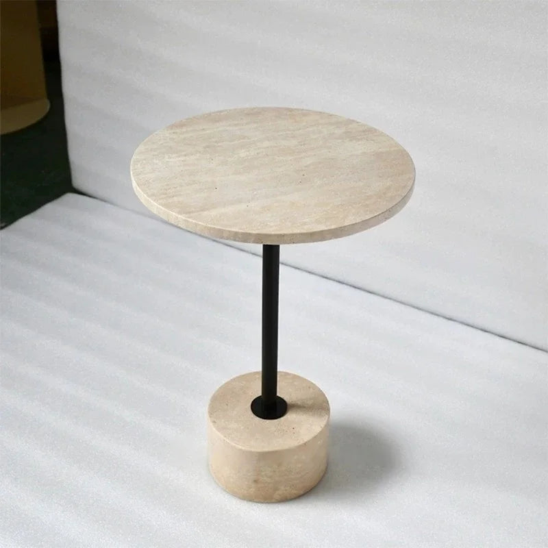 Tête de lit ronde dans une chambre à coucher ambiance rétro