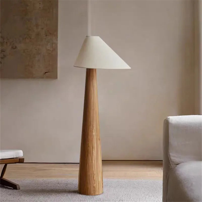 Lampadaire conique en bois de chêne style Wabi-sabi avec abat-jour noir